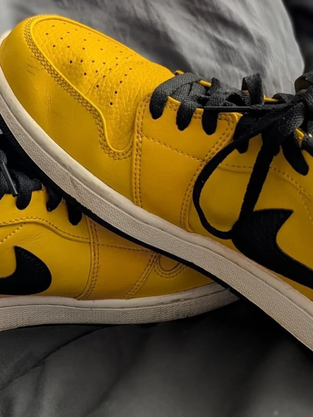 Nike Air Jordan 1 Low 'Pollen' Yellow/Black Sneaker